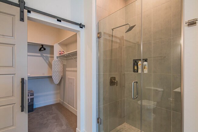 Building Photo - 15501 N Dial Blvd