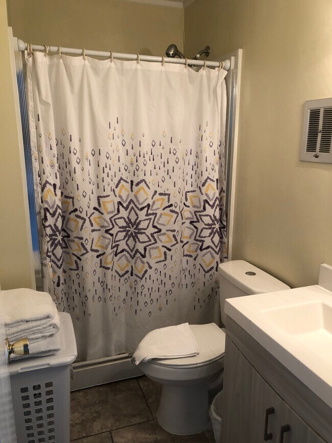 Building Photo - 105 Jamestown Rd