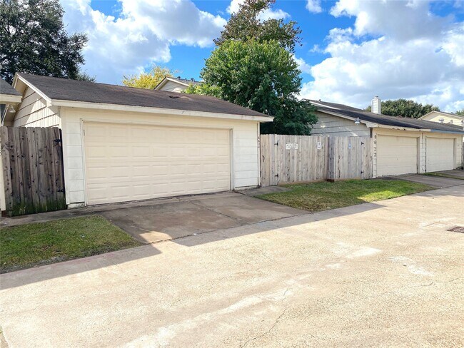 Building Photo - 6620 Westwick Dr