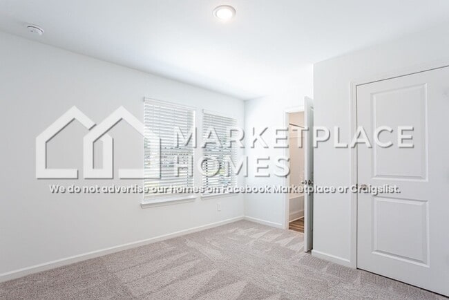 Building Photo - 120 Harpy Dr