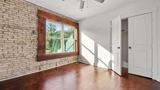 Building Photo - 610 Madola Rd