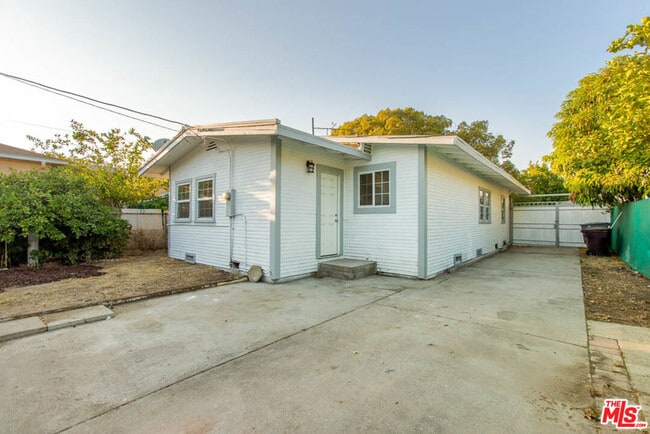 Building Photo - 408 W Garfield Ave