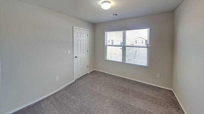 Building Photo - Very Nice 4 Bedroom 2 Bath Home in Yukon Schools