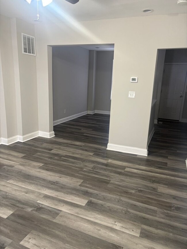 Building Photo - Spacious 3 Bedroom Home Available In East Baltimore
