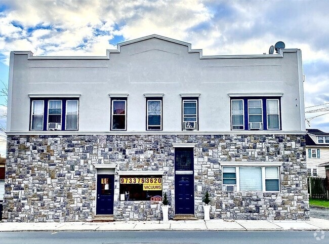 Building Photo - 19 Morris Ave