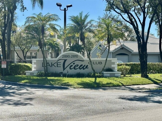 Building Photo - 2890 N Oakland Forest Dr