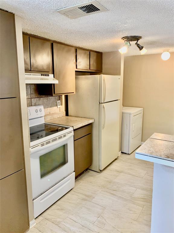 Building Photo - 1900 Bay Area Blvd