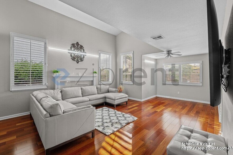 Building Photo - 1088 Vista Pointe Cir