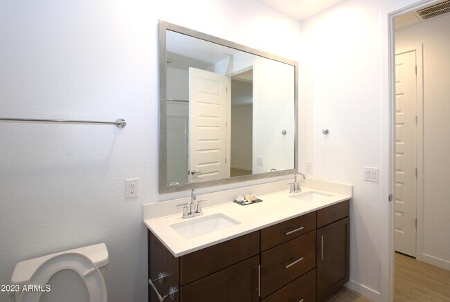 Building Photo - 12463 W Kaler Dr