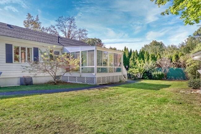 Building Photo - 33 Hillcrest Rd