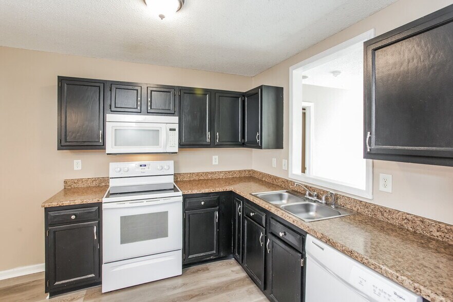 Building Photo - 7621 Blue Willow Dr