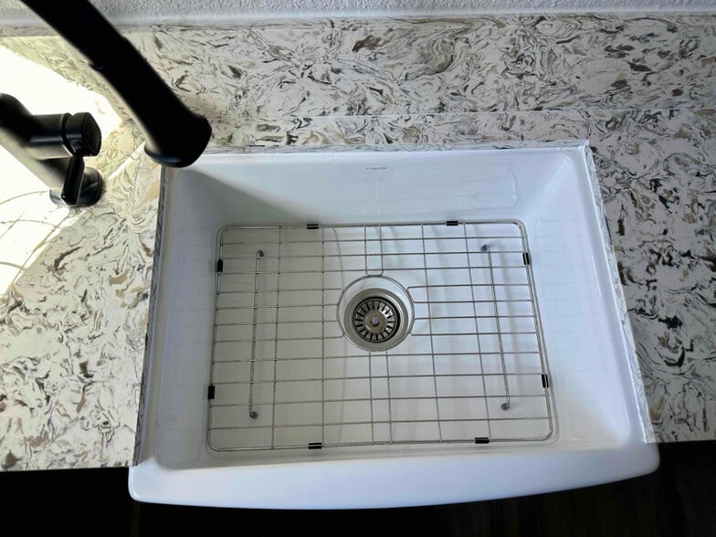 Building Photo - 357 E Putnam Ave