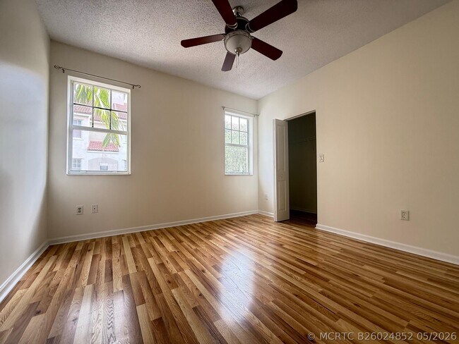 Building Photo - 5800 W Sample Rd