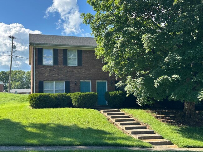 Building Photo - 165 Landings Dr
