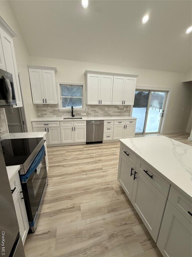 Building Photo - 24 Kimberly Ct