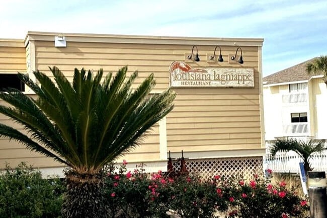 Building Photo - 775 Gulf Shore Dr