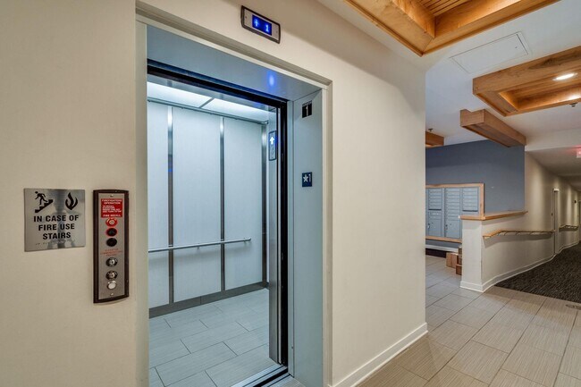Building Photo - Chic East Nashville Two Bedroom Loft