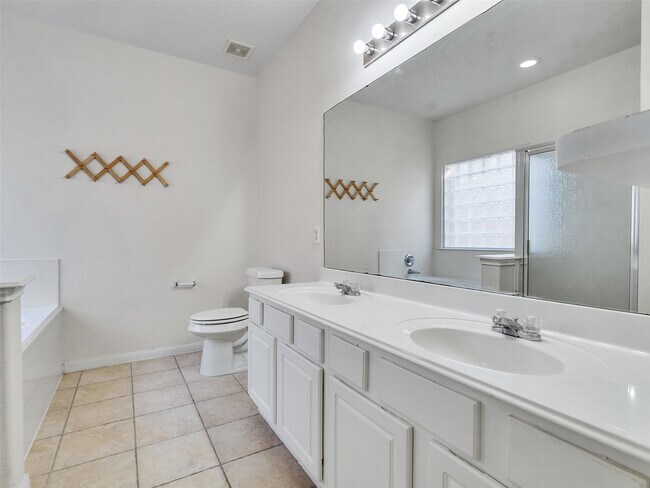 Building Photo - 29650 Legends Green Dr