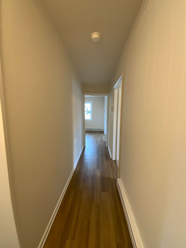 Building Photo - 146 N Cedar St