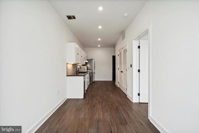 Building Photo - 2636 E York St