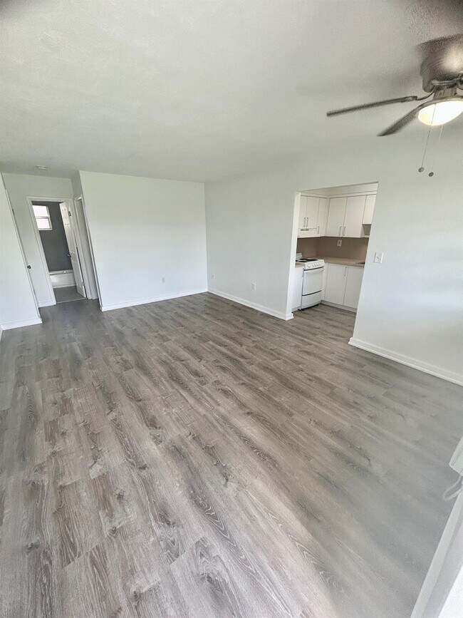 Building Photo - 7624 Pembroke Rd