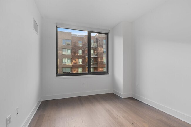 Building Photo - 9 Ave at Port Imperial