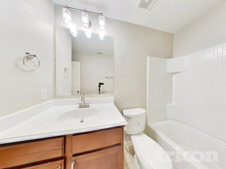 Building Photo - 8122 Hall View Dr