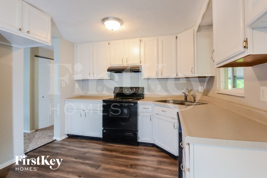 Building Photo - 6830 Littleton Dr