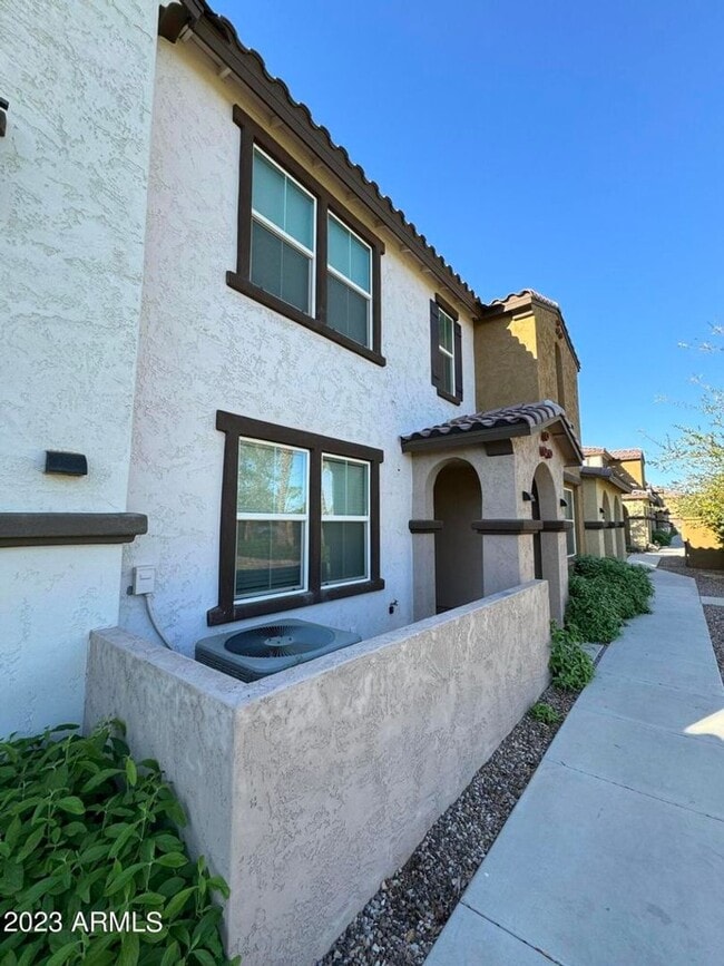 Building Photo - Unique opportunity! Rent a newer home in Tempe!!