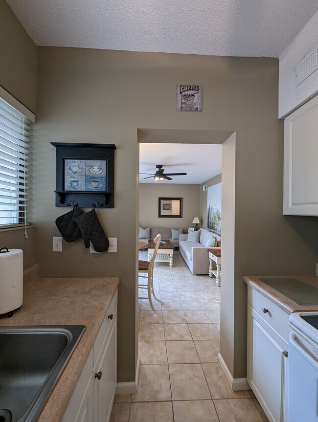 Building Photo - 42 S Forest Beach Dr