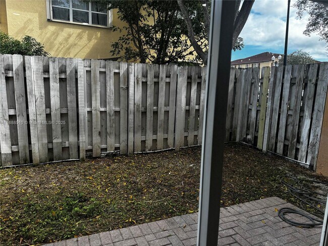 Building Photo - 1480 NE 33rd Ave