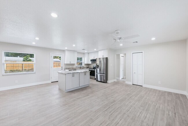 Building Photo - Fully Remodeled Winter Park Home