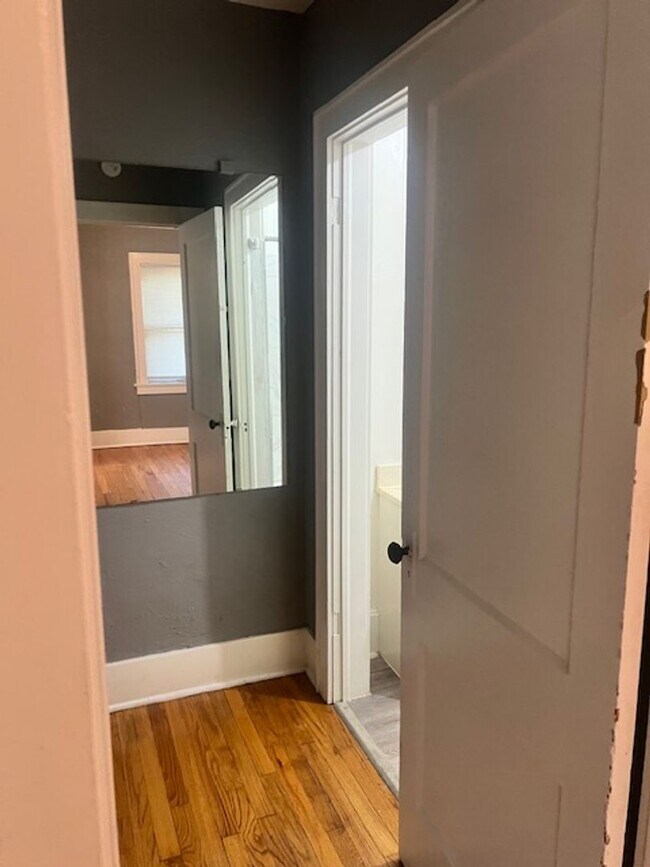Building Photo - Cozy 1 bed 1 Bath Close to OU Campus