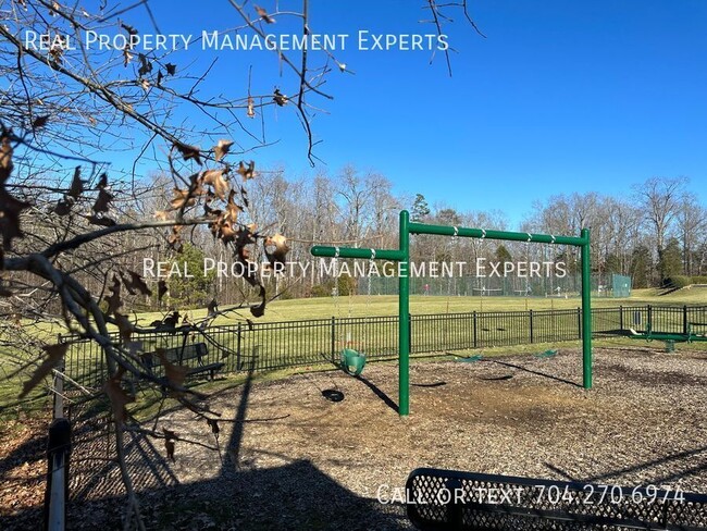 Building Photo - 6856 Rothchild Dr