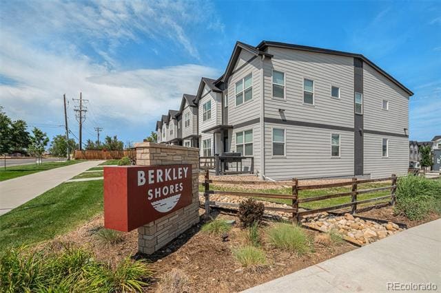 Building Photo - 3435 W 63rd Ave