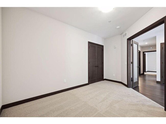 Building Photo - 253 Lake St E