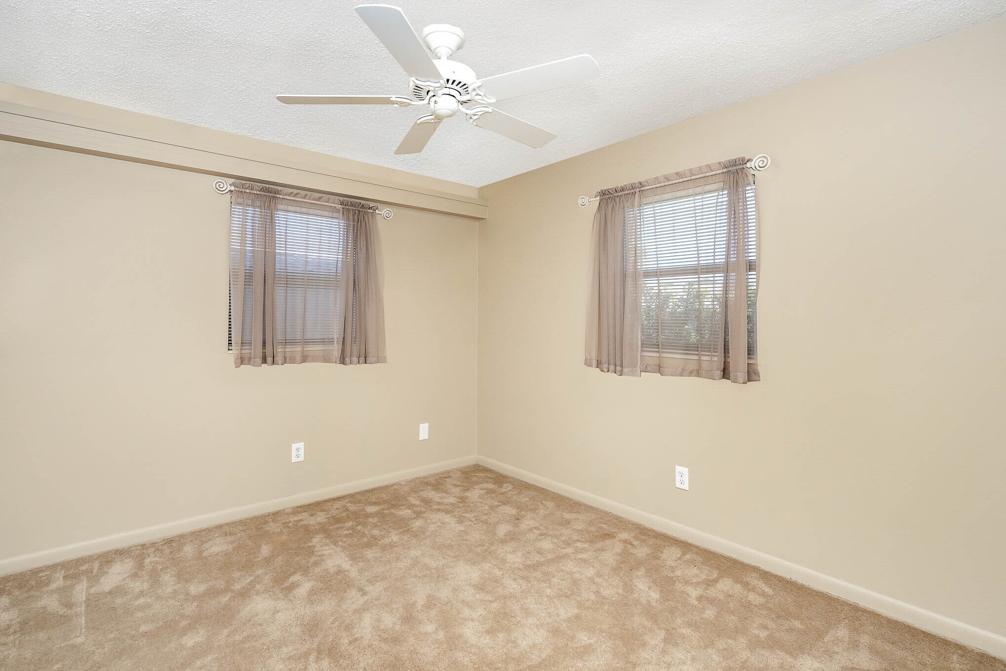 New carpet in all bedrooms! - 2908 Ivy St