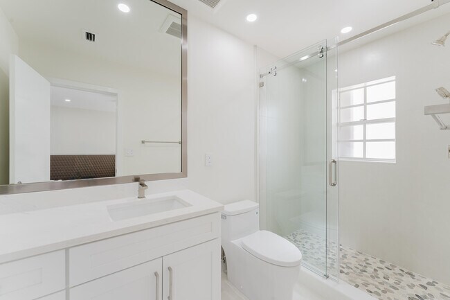 Building Photo - 3199 NE 6th Dr