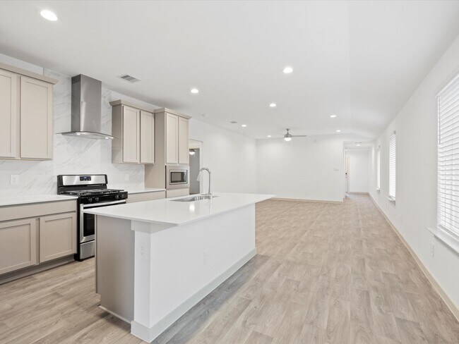 Building Photo - 12733 Ermine St