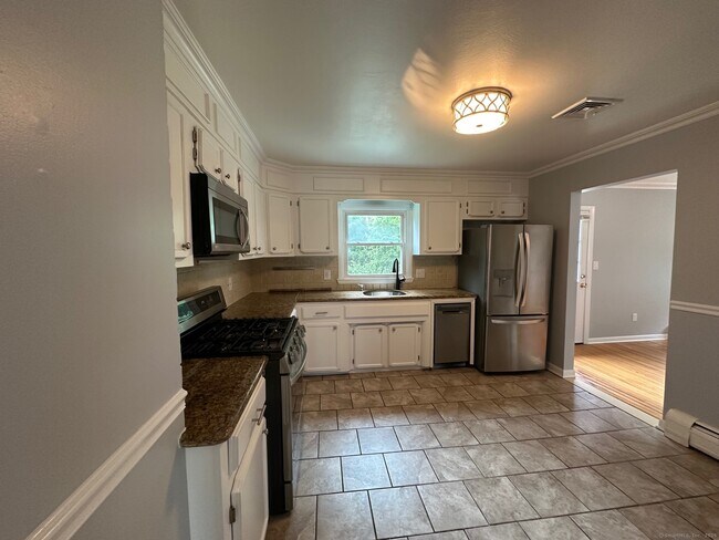 Building Photo - 25 Quinsey Dr