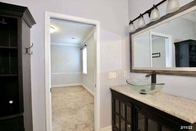 Building Photo - Luxurious 4/3 Waterfront Home with an In-ground Spa, an In-law Suite and a 2 Car Garage in the Hi...