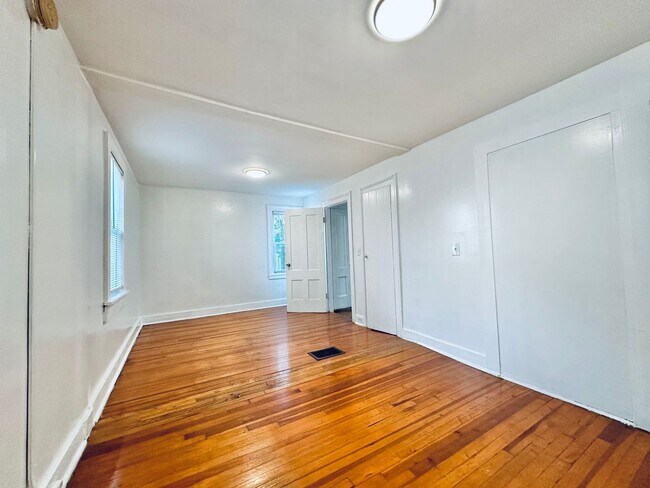 Building Photo - 175 Bradley St