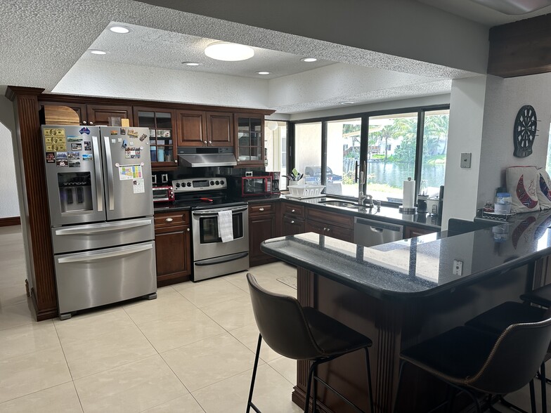 Building Photo - 10404 NW 5th Mnr