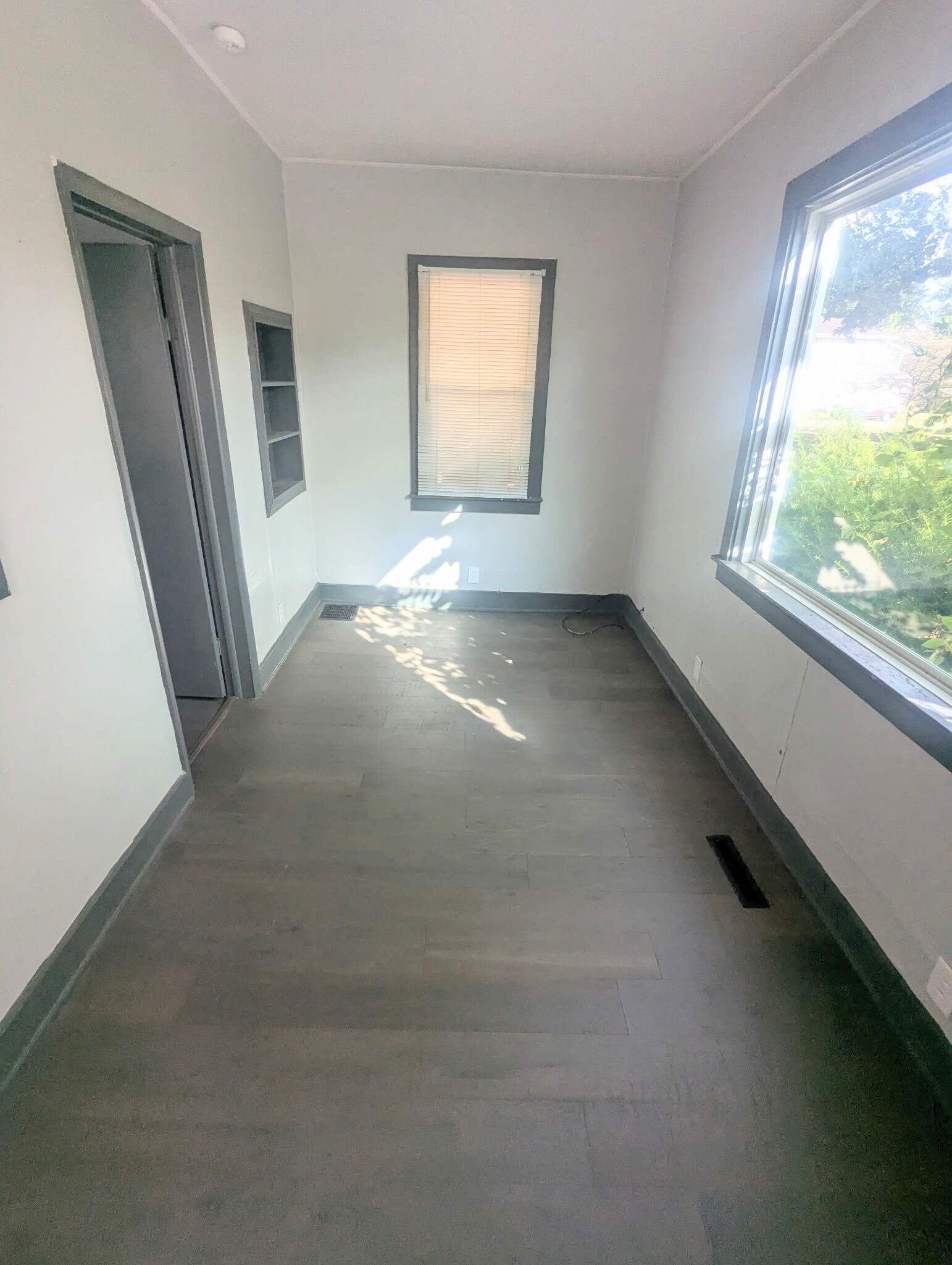 Building Photo - 803 W Chestnut St