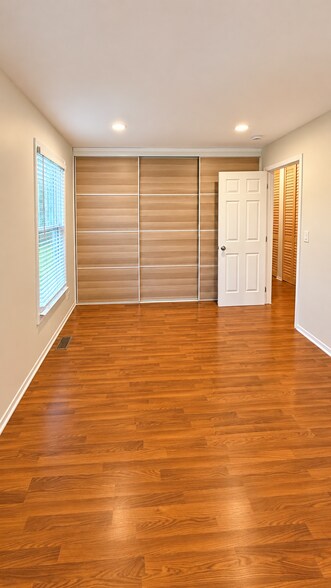 Building Photo - 306 Russet Way