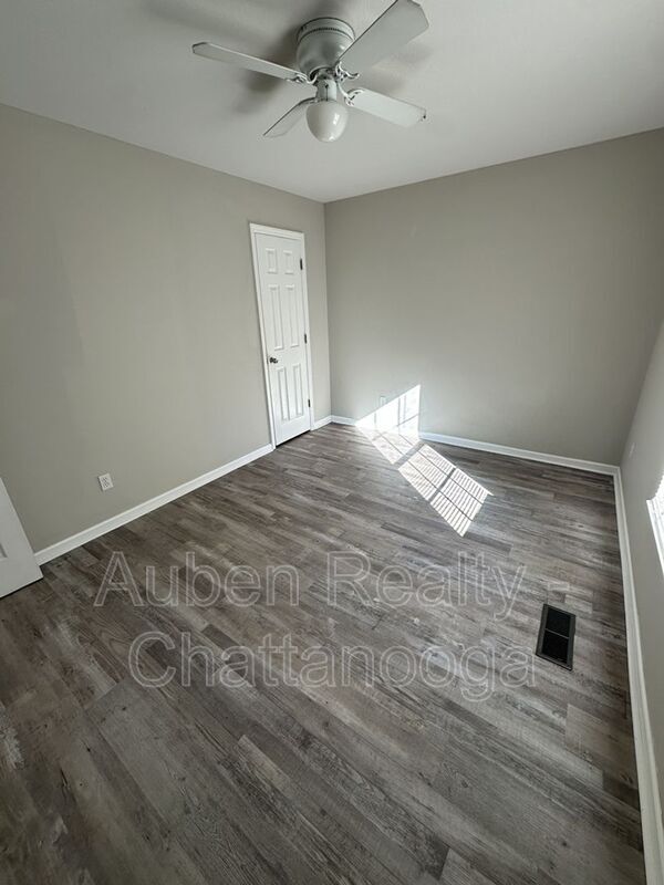 Building Photo - 105 Muskett Dr