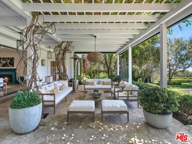 Building Photo - 657 Perugia Way