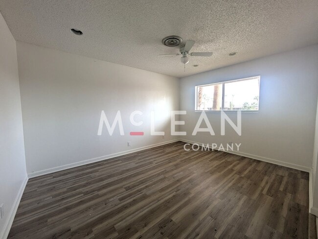 Building Photo - Pet Friendly Three Bedroom Home in Beautif...