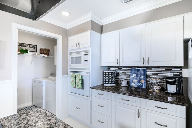 Building Photo - 1477 Park Beach Cir