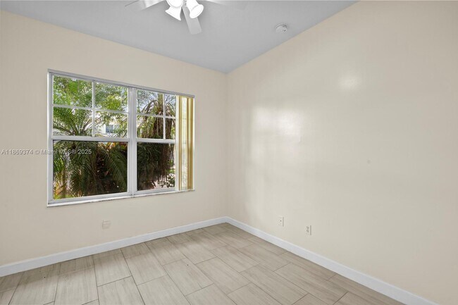 Building Photo - 2700 Creekside Dr